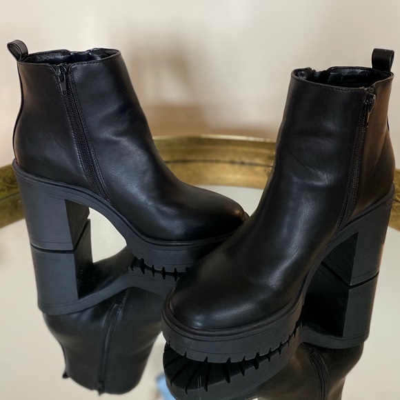 Steve Madden Shoes - Steve Madden chunky platform heeled boots
